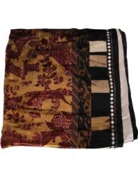 Kanadag tørklæde af Pier Louis Mascia. Mærket projicerer sine designs i en innovativ stil ved hjælp af autenke farver og grafik