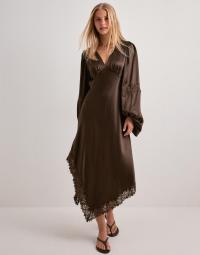 Malina - Brun - Seema Asymmetric Lace Hem Maxi