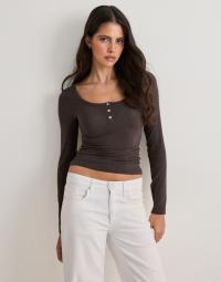 Nelly - Brun - Soft Wool Blend Button Top