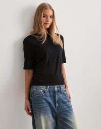 Nelly - Sort - Perfect Soft Shoulder Top