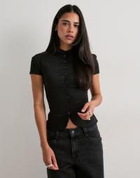 Nelly - Sort - Collar Button Top