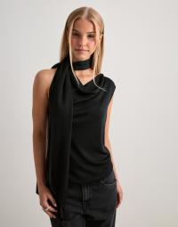 Malina - Sort - Donia Cowl Neck Scarf Detailed