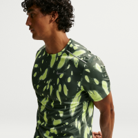 Nike Miler Dri-FIT UV Protection-løbeoverdel med korte ærmer til mænd - grøn