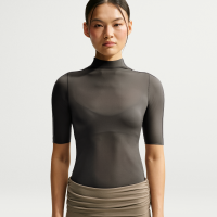 Kortærmet NikeSKIMS Weightless-T-shirt til kvinder - sort