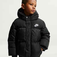 Nike Mixed Media-dynejakke med jacquardlogo til mindre børn - sort