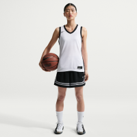 Nike Crossover-Dri-FIT-basketballshorts (12,5 cm) til kvinder - sort