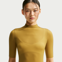 Kortærmet NikeSKIMS Weightless-T-shirt til kvinder - gul