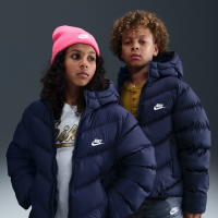 Nike All Day Play Therma-FIT-dynejakke med løs pasform til større børn - blå