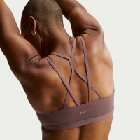 Nike Zenvy Strappy-sports-bh med let støtte og indlæg til kvinder - lilla
