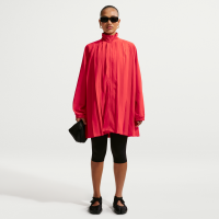 Oversized, langærmet Nike -minikjole med plisser til kvinder - rød