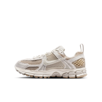 Nike Vomero 5-sko til større børn med reflekser - grå