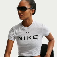 Kort, slank maskinstrikket Nike Chill-T-shirt til kvinder - grå