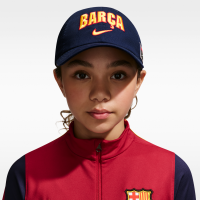 FC Barcelona 2026/27 Club-kasket i polyester 6P til store børn Nike Club-kasket i polyester 5P - blå