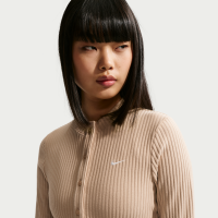 Tætsiddende Nike Chill-cardigan i maskinstrikket bred rib til kvinder - brun