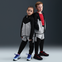 Nike Tech Fleece-sæt i to dele med fuld lynlås til mindre børn - sort
