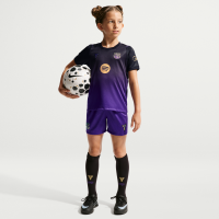 FC Barcelona 2026/27 Stadium Away Kobe Football Replica-sæt i tre dele til mindre børn - lilla