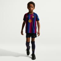 FC Barcelona 2026 Stadium Home Nike Football Replica-sæt i tre dele til mindre børn - rød