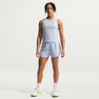 Nike MAVN Dri-FIT-løbeshorts med mellemhøj talje og vandafvisende egenskaber til piger (7,6 cm) - grå