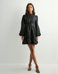 Vero Moda - Sort - Vmsulle New Ls Short Dress Wvn Exp