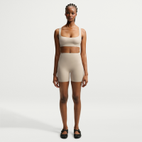 NikeSKIMS Studio Stretch-shorts (13 cm) til kvinder - hvid
