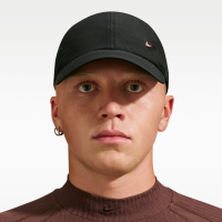 Ustruktureret Nike Dri-FIT Club-metal-Swoosh-kasket - sort