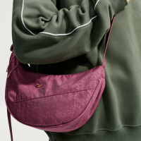 Nike Aura Floral Crescent-crossbody-taske (4 liter) - rød