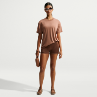 NikeSKIMS Satin Shine-boyshorts med mellemhøj talje og snoretræk til kvinder (5,1 cm) - brun