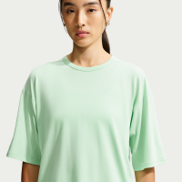Kortærmet Nike 24.7 ImpossiblySoft Light Dri-FIT-T-shirt til kvinder - grøn