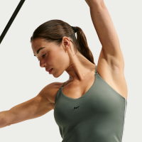 Justerbar Nike Indy-bh-tanktop med let støtte og indlæg til kvinder - grøn