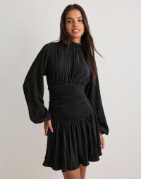 Nelly - Sort - Pleated Flounce Dress