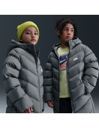 Nike All Day Play Therma-FIT-dynejakke i mellemlang pasform til større børn - grå