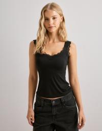 Nelly - Sort - Soft Lace Singlet