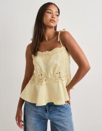 Neo Noir - Gul - Kaela Heavy Sateen Lace Top