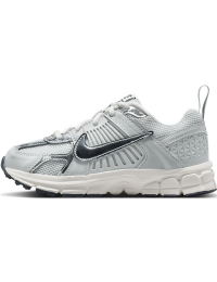 Nike Vomero 5-sko til mindre børn (klassiske snørebånd) - grå