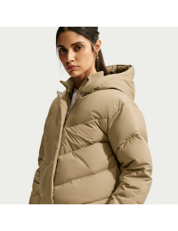 Løstsiddende Nike Swoosh Series Storm-FIT-dunjakke med hætte til kvinder - brun