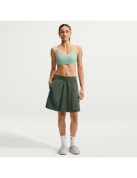 Nike 24.7 PerfectStretch Dri-FIT-plissekjole med UV-beskyttelse og høj talje til kvinder - grøn