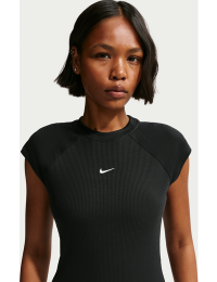 Nike Chill Knit kortærmet ribtop med tætsiddende pasform til kvinder - sort
