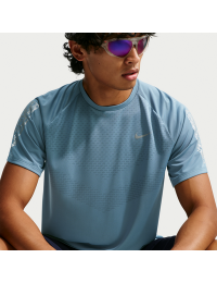 Kortærmet Nike Stride Dri-FIT Winterized-løbeoverdel til mænd - blå